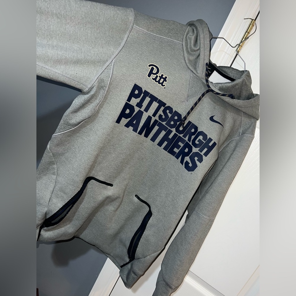 grey nike dri-fit sweatshirt